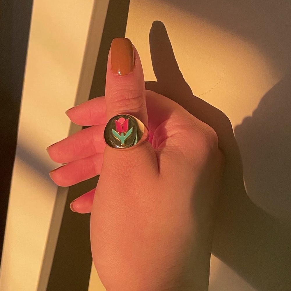 Waterproof Tulip Signet Ring - Picture 2 of 5